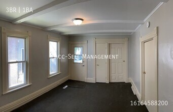 922 Hovey St SW in Grand Rapids, MI - Building Photo - Building Photo