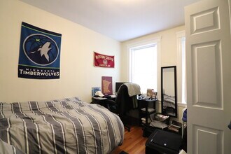 2003 Commonwealth Ave, Unit 10 in Boston, MA - Building Photo - Building Photo