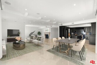 208 S Lasky Dr in Beverly Hills, CA - Building Photo - Building Photo