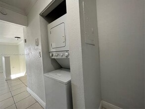 15260 SW 80th St in Miami, FL - Foto de edificio - Building Photo