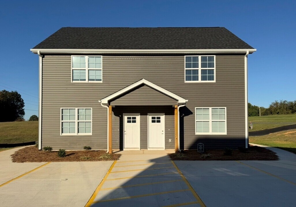 137 Diver Dr in Lexington, NC - Building Photo