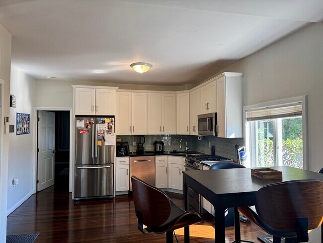 116 Marginal St, Unit 2 in Boston, MA - Building Photo - Building Photo