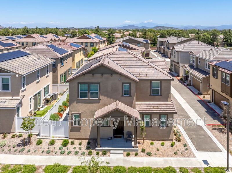 40383 Birchfield Dr in Temecula, CA - Building Photo