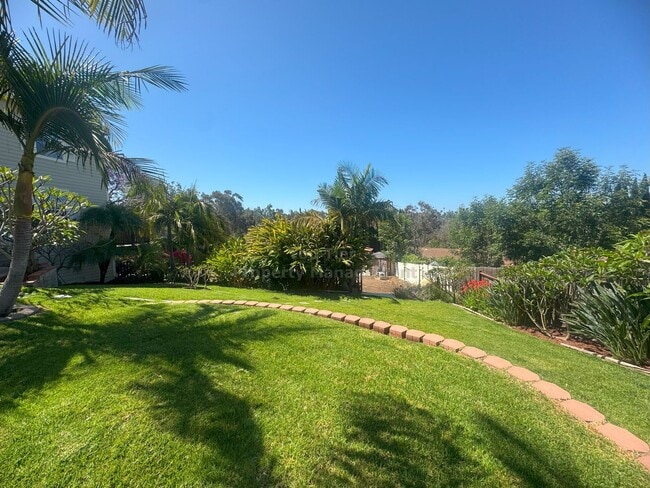 2005 Odyssey Dr in Vista, CA - Building Photo - Building Photo