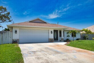556 Baffin Dr in Venice, FL - Building Photo - Building Photo