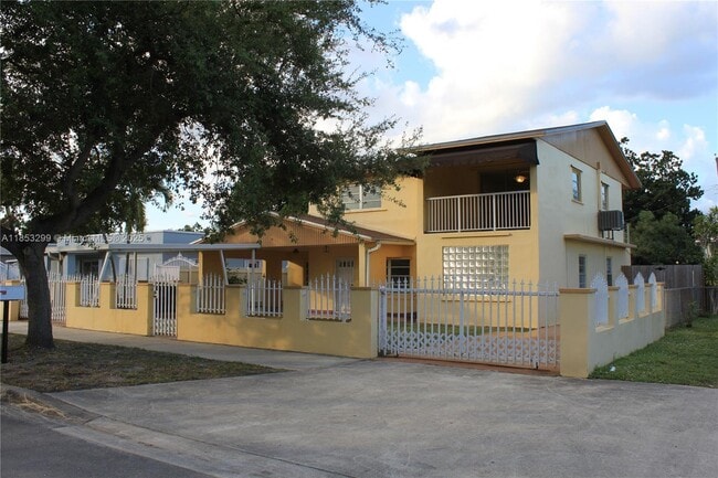 property at 971 E 18th St