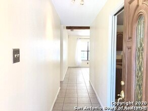 2107 Crested Walk Dr in San Antonio, TX - Building Photo - Building Photo