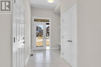 71 Esban Dr in Ottawa, ON - Building Photo - Building Photo