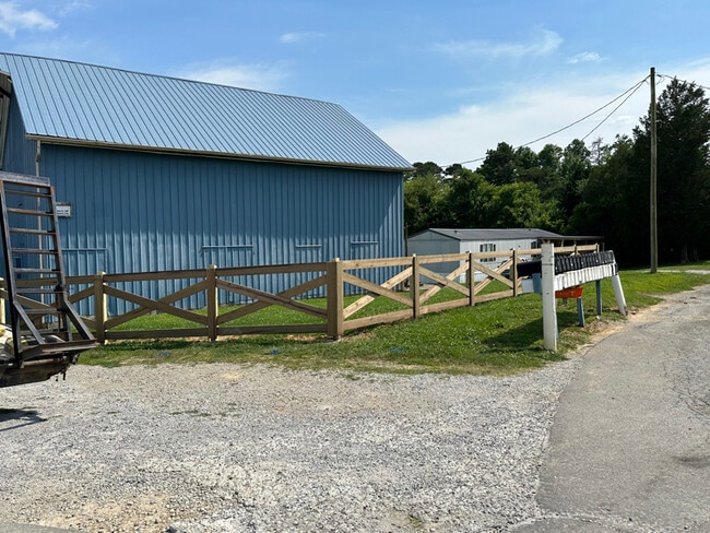 115 McFalls Dr in Dandridge, TN - Building Photo - Building Photo