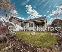 Spacious & Stylish 3-Bedroom Home in a Charming Neighborhood Near Walking Paths in College Place, WA - Foto de edificio - Building Photo