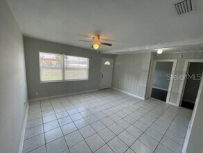 4817 46th Ave N in St. Petersburg, FL - Foto de edificio - Building Photo