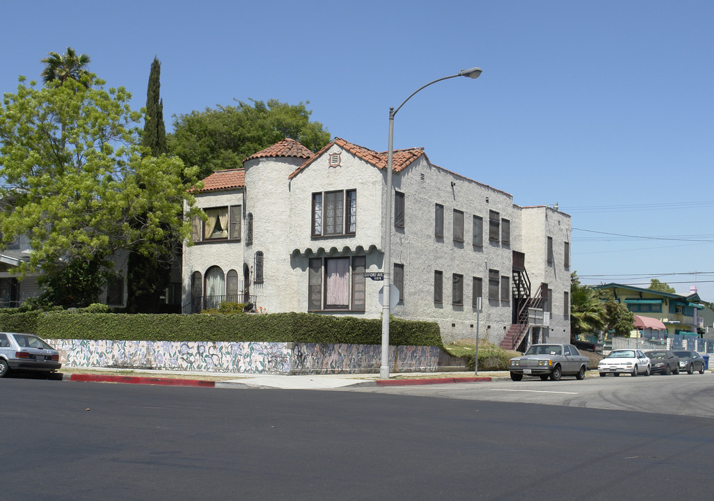 102 N Oxford Ave in Los Angeles, CA - Foto de edificio