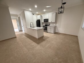 16013 S Desert Foothills Pky, Unit 116 in Phoenix, AZ - Foto de edificio - Building Photo
