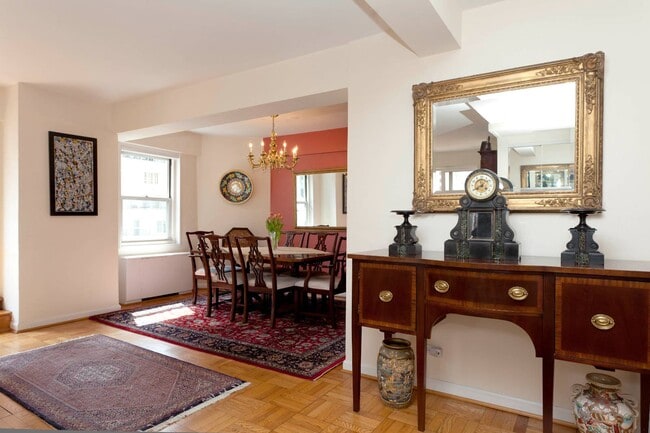 100 W 57th St in New York, NY - Building Photo - Building Photo