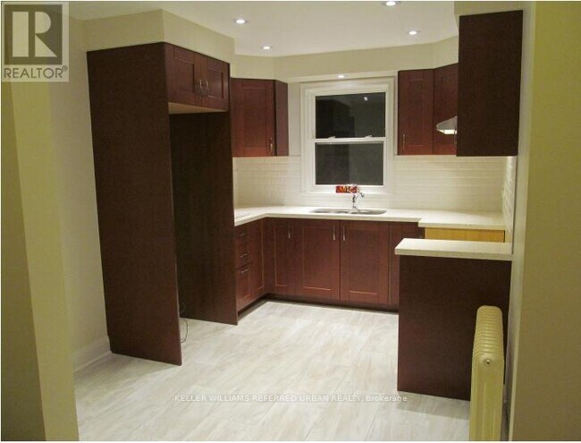 90 Portland St in Toronto, ON - Building Photo - Building Photo