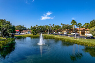 Park Village Apartments in Largo, FL - Foto de edificio - Building Photo