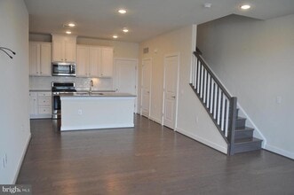 13424 Arrowbrook Centre Dr in Herndon, VA - Building Photo - Building Photo