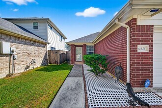 14235 Stone Cottage Ln in Houston, TX - Building Photo - Building Photo