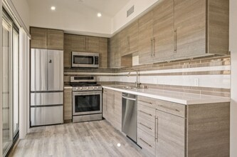 3743 Midvale Ave in Los Angeles, CA - Foto de edificio - Building Photo