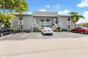 421 NE 210th Cir Terrace in Miami, FL - Building Photo