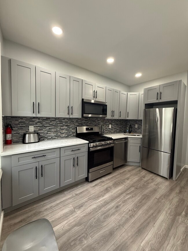 321 Park Ave, Unit 2nd floor