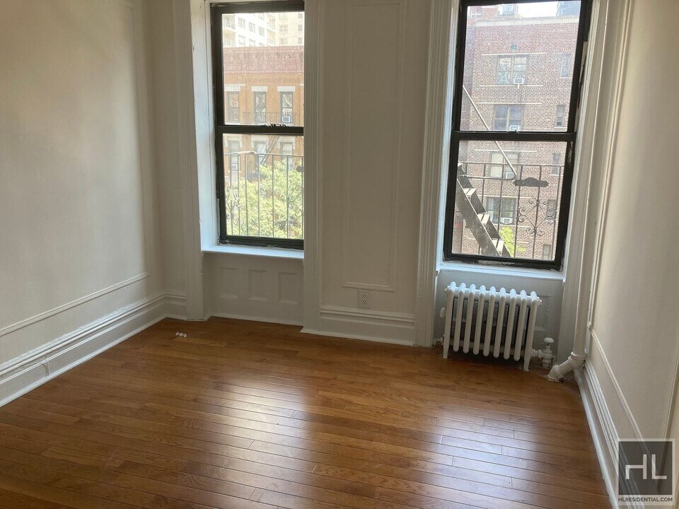 YORK AVENUE in New York, NY - Building Photo