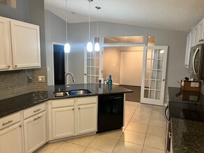 1207 Auburn Lakes Dr in Rockledge, FL - Foto de edificio - Building Photo