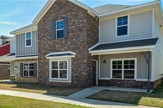 1240 N Sicily Ln in Fayetteville, AR - Foto de edificio - Building Photo