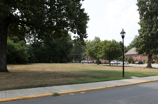 213 W Haggard Ave in Elon, NC - Building Photo - Building Photo