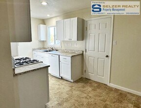 1068 Alice Ave in Ukiah, CA - Building Photo - Building Photo