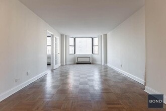 400 E 71st St in New York, NY - Building Photo - Building Photo