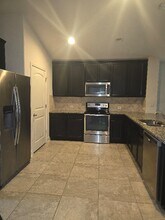 10464 Dakota River in Converse, TX - Foto de edificio - Building Photo