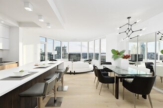 1003 Pacific St, Unit 190X in Vancouver, BC - Building Photo - Building Photo
