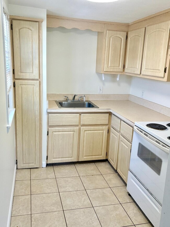 124 Salem St, Unit D in Wakefield, MA - Building Photo - Building Photo