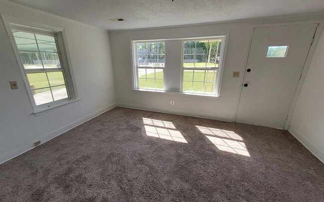 3275 N Kings Hwy in Rembert, SC - Building Photo - Building Photo