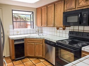 Pacific Bay View Condos in San Diego, CA - Building Photo - Interior Photo