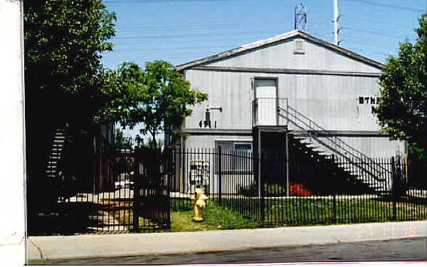 4911 50th Ave in Sacramento, CA - Foto de edificio - Building Photo