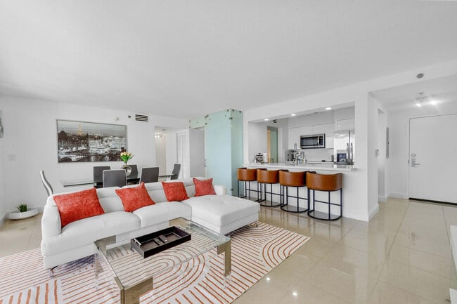 1200 Brickell Bay Dr in Miami, FL - Building Photo - Building Photo