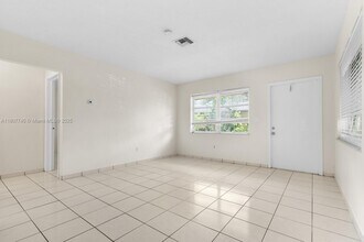 5833 Taylor St in Hollywood, FL - Foto de edificio - Building Photo