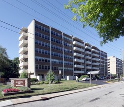 Meridian Tower East in Indianapolis, IN - Building Photo - Building Photo