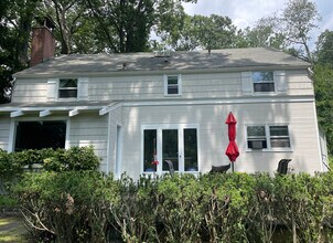 5 Little Brook Rd in Norwalk, CT - Building Photo - Building Photo