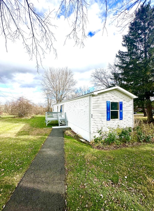 90 Yankee Folly Rd in New Paltz, NY - Building Photo