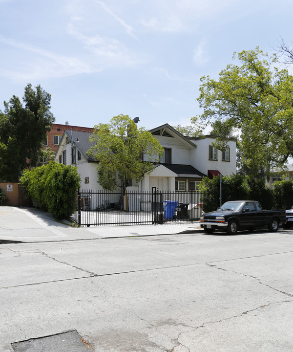 870 S Gramercy Dr in Los Angeles, CA - Foto de edificio