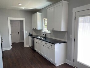 8416 W Crabtree Rd in Middle Valley, TN - Building Photo - Building Photo