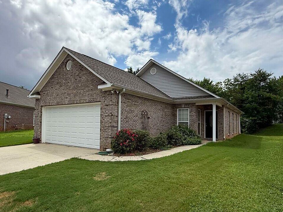 4865 Longmeadow Dr in Mc Calla, AL - Building Photo