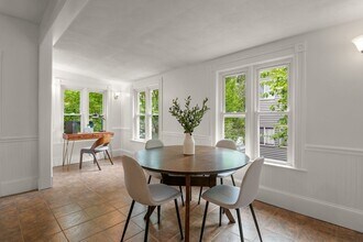 7 Landers St, Unit 2 in Somerville, MA - Foto de edificio - Building Photo