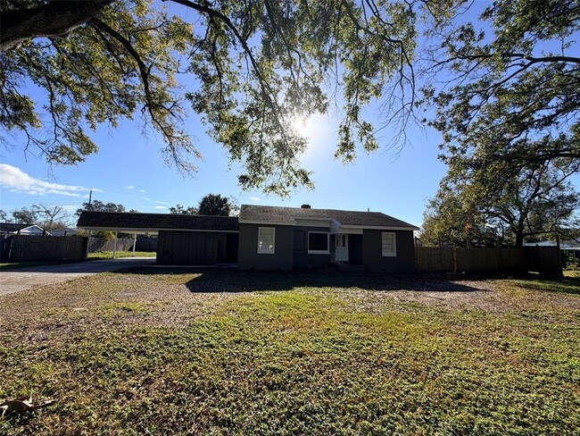 4615 Wishart Blvd in Tampa, FL - Building Photo - Building Photo