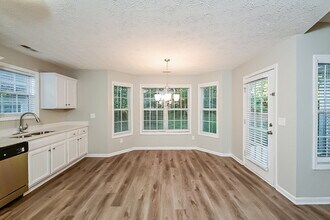 205 Lassiter Dr in Covington, GA - Foto de edificio - Building Photo