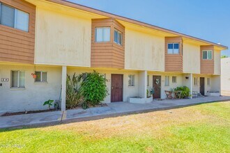 6040 N 15th St in Phoenix, AZ - Building Photo - Building Photo
