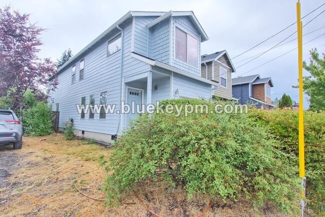 5403 SE Flavel St in Portland, OR - Building Photo - Building Photo